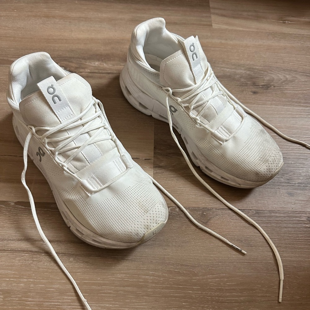 White On Cloud running shoes size women’s 9